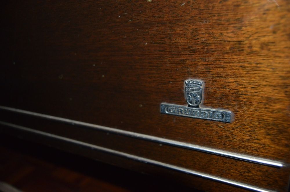 Gira Discos Antigo Grundig (Promoção da Semana)