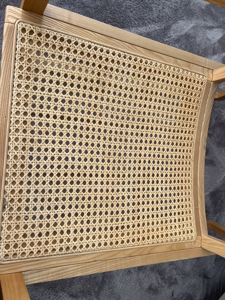Fotel bujany z drewna jesionowego z rattanowym splotem