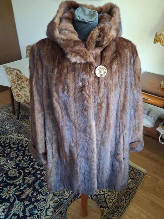 Norki.. futerko koloru brązowego z kapturem