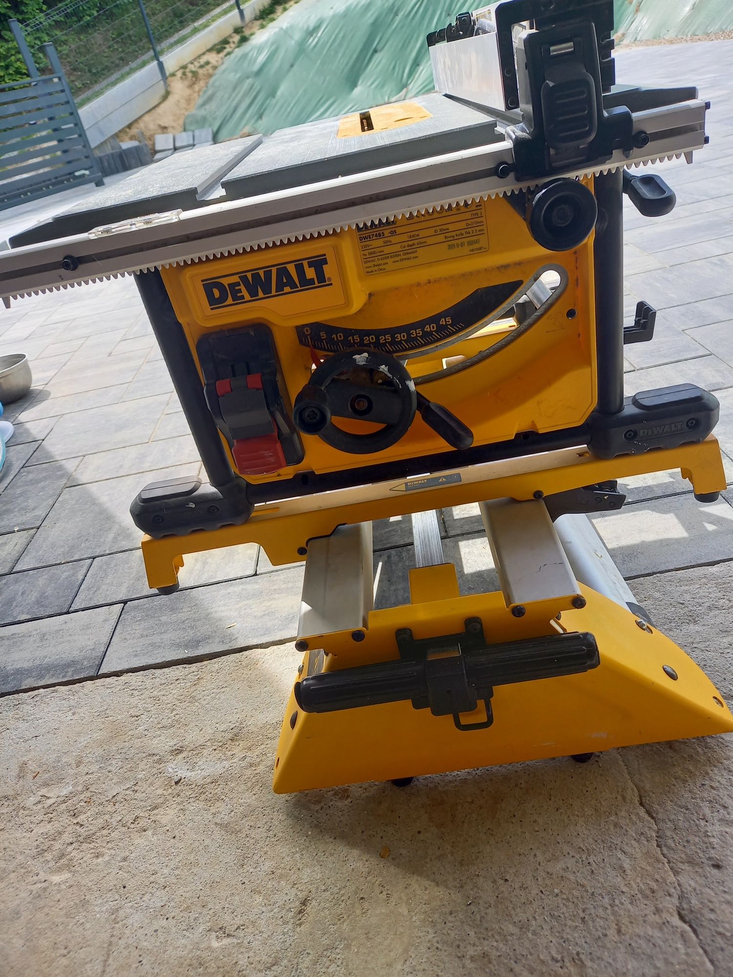 Pila stołowa Dewalt DWE7485-QS plus DE7400