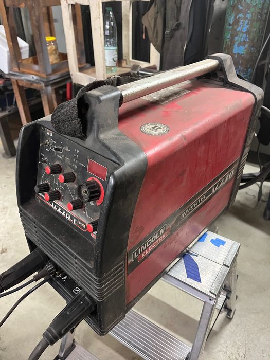 Spawarka TIG Lincoln V270-T Pulse