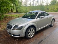 Oferuje Audi tt 1,8 180KM fajny stan mały przebieg