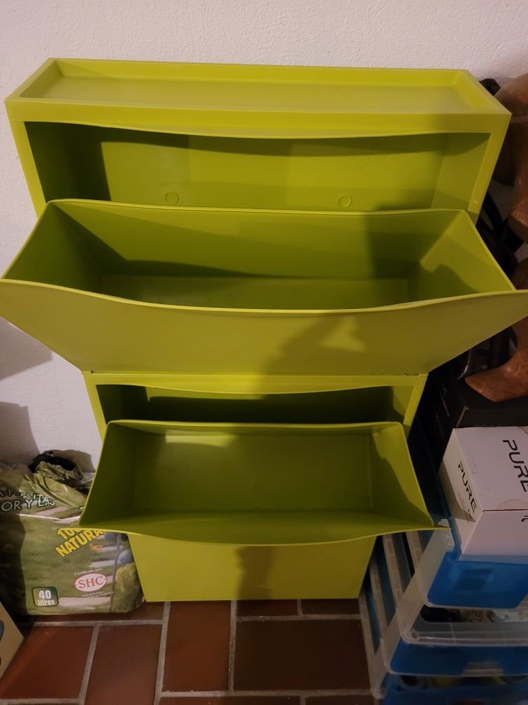 Sapateira Thrones verde ou preta