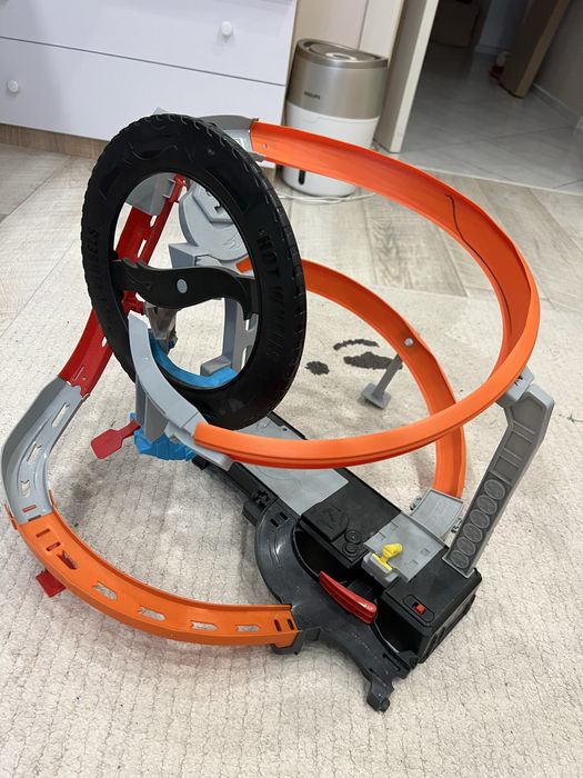 Hot Wheels трек.