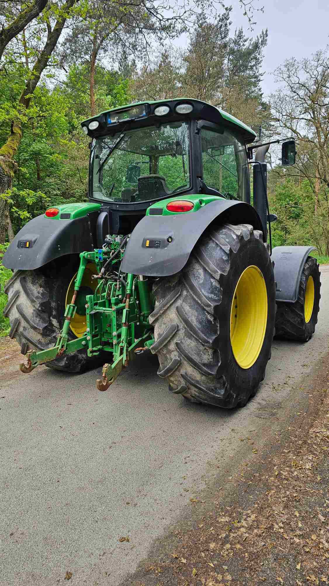 John deere 6210R rok 2013