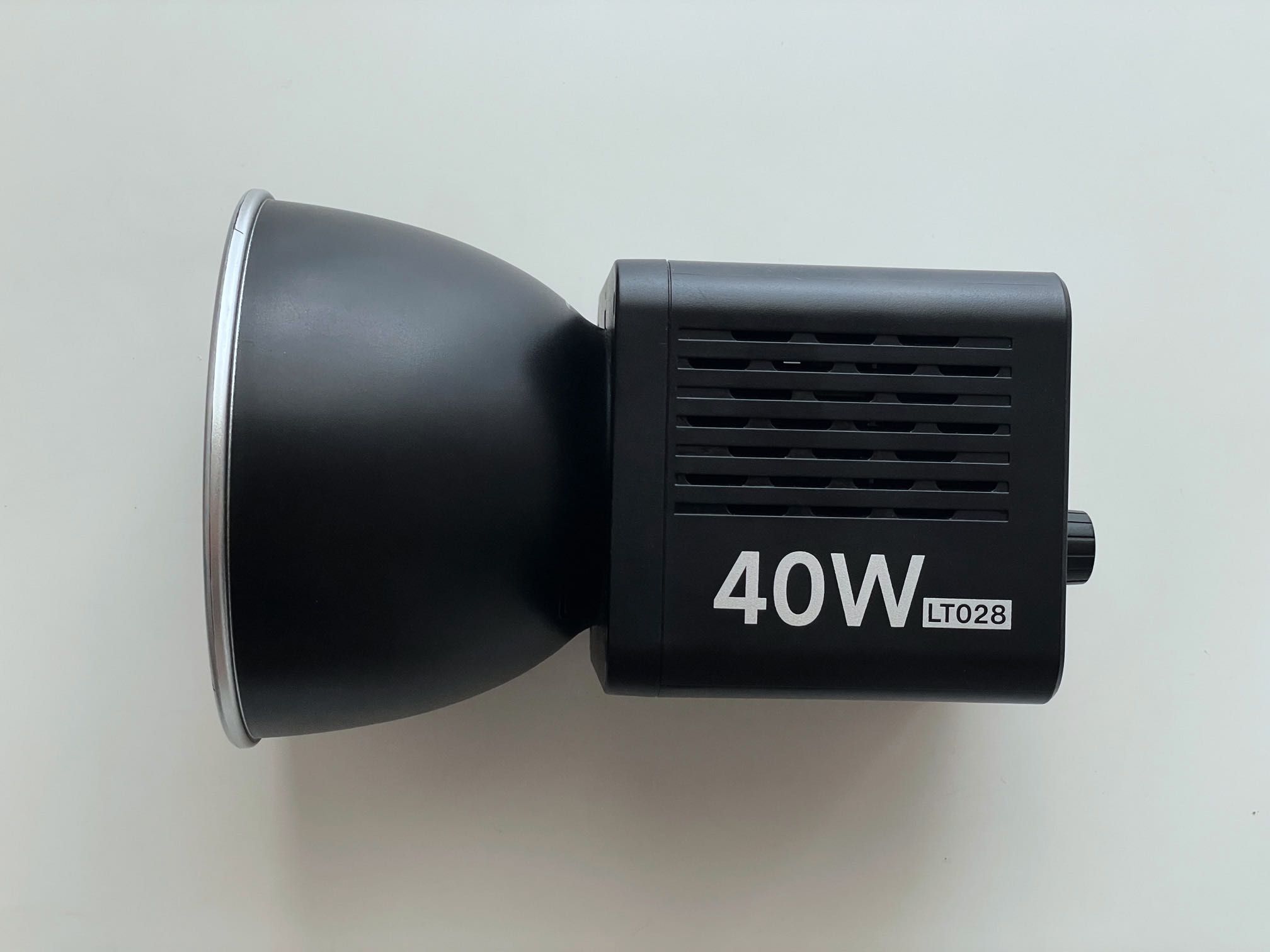 Ulanzi 40W L28 COB Bi-Color 2500–6500K LED portable