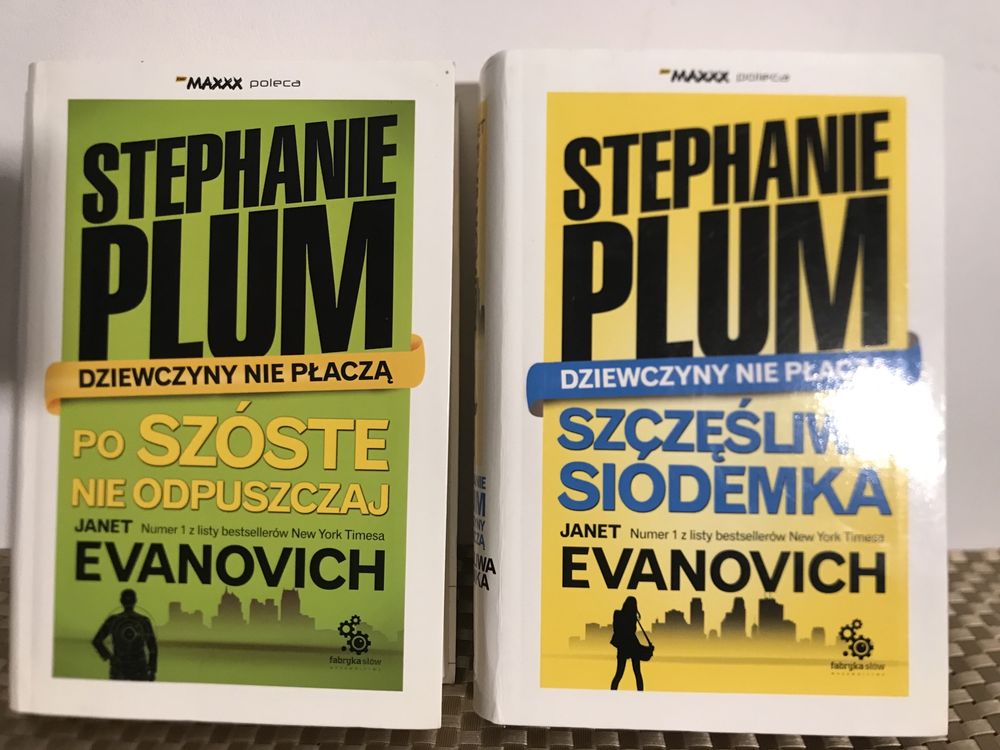 Stephanie Plum tomy: 1, 5, 6, 7, 12, 13, 14, 17. Janet Evanovich.