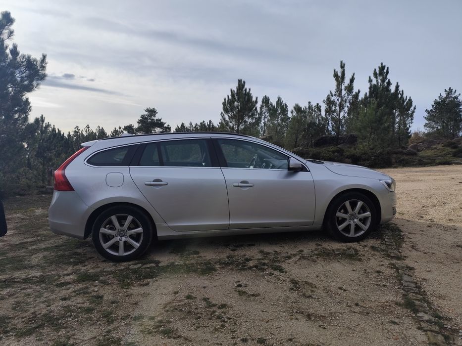 Volvo v60 2.0 D - 105000Km - Livro revisões - C/ garantia Contratada