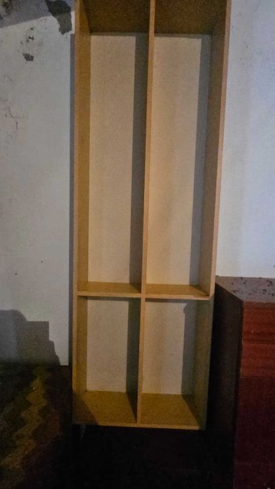 Escrivaninha de Madeira e prateleira