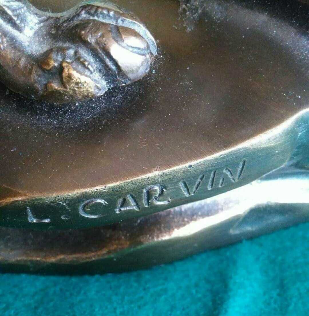 Escultura em bronze L.Carvin