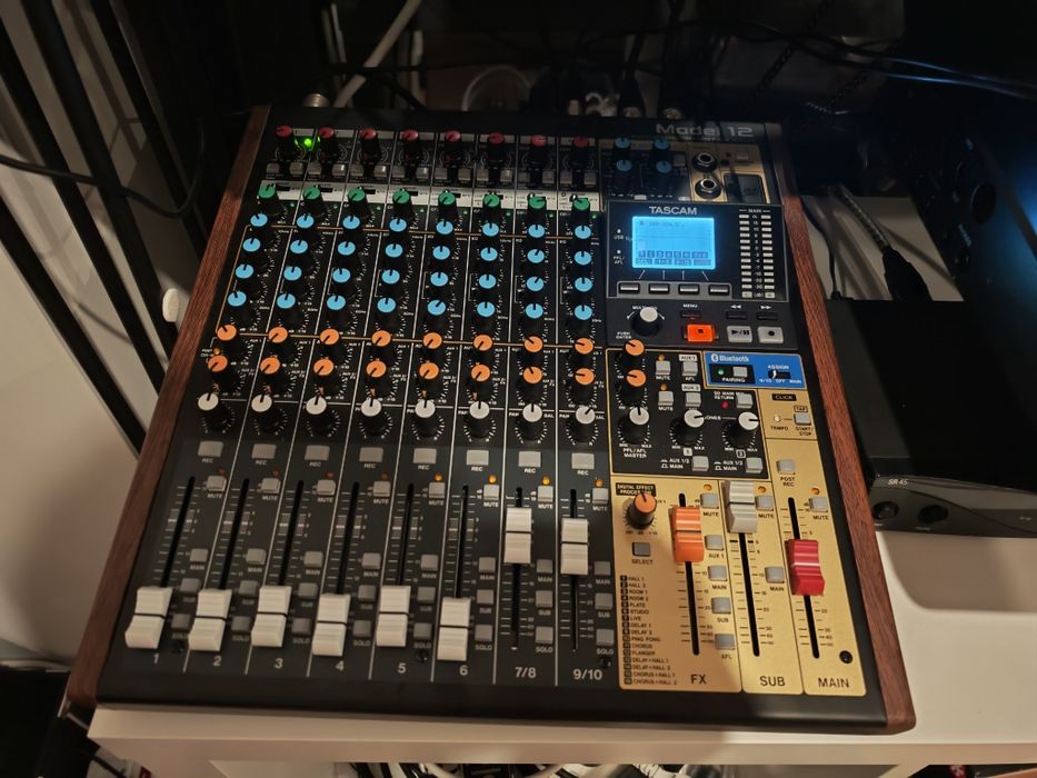 Mesa de mistura e gravação Tascam model 12