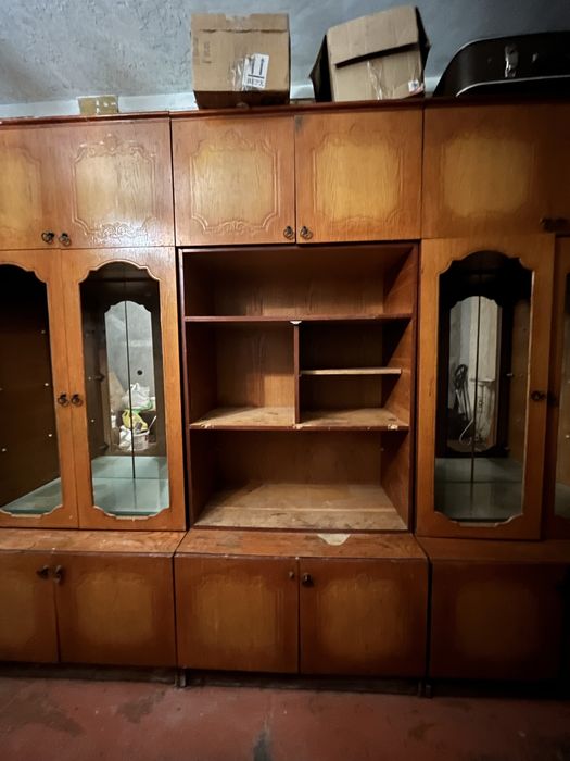 Шафа стінка в кімнату