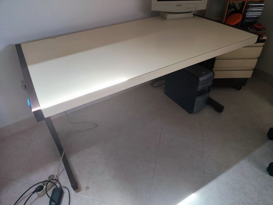 Mesa e móvel de arquivo de apoio (metal)