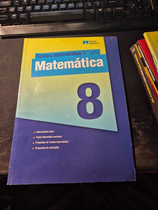 Vários livros de apoios a Matemática e Português