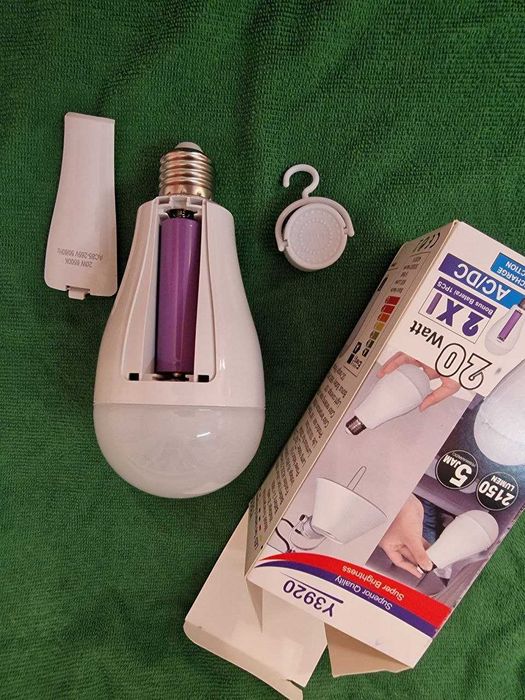 Розумна лампа з двомя акумуляторами, є три штуки