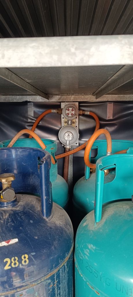 Ogrzewanie gazowe LPG 4 butle 33 kg kontener kosz
