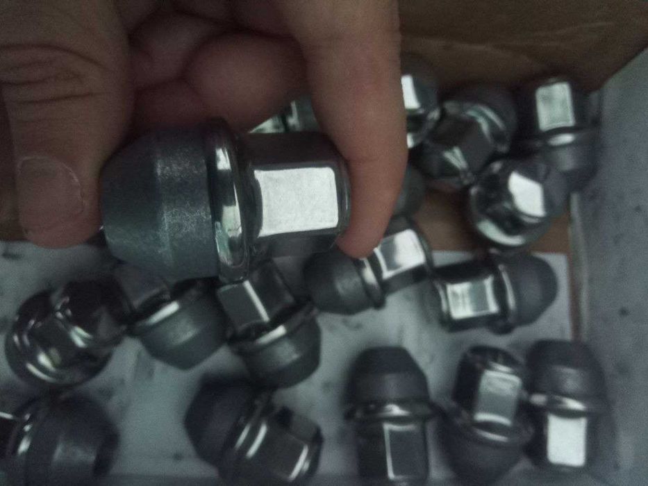 Итальянские гайки для оригинальных и неоригинальных дисков