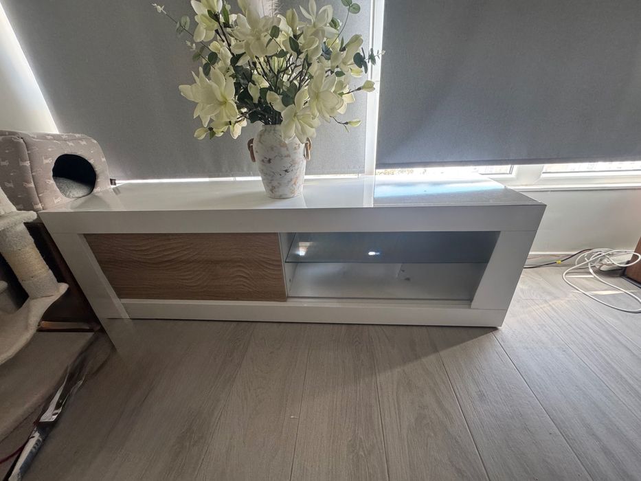 URGENTE - Móvel de TV 1,70 com luz led lacado branco
