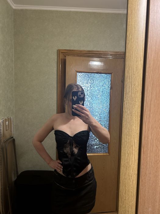 Корсет чорний атласний