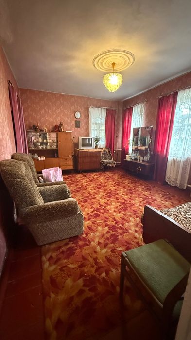 Продам будинок по вул. В. Вишиваного