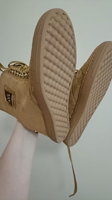 Nowe buty -trampki na koturnie. Luboo