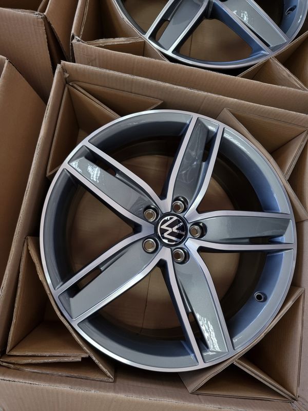 Felgi Vw Golf 5/6/7 Jetta Beetle Vento 19 Cali