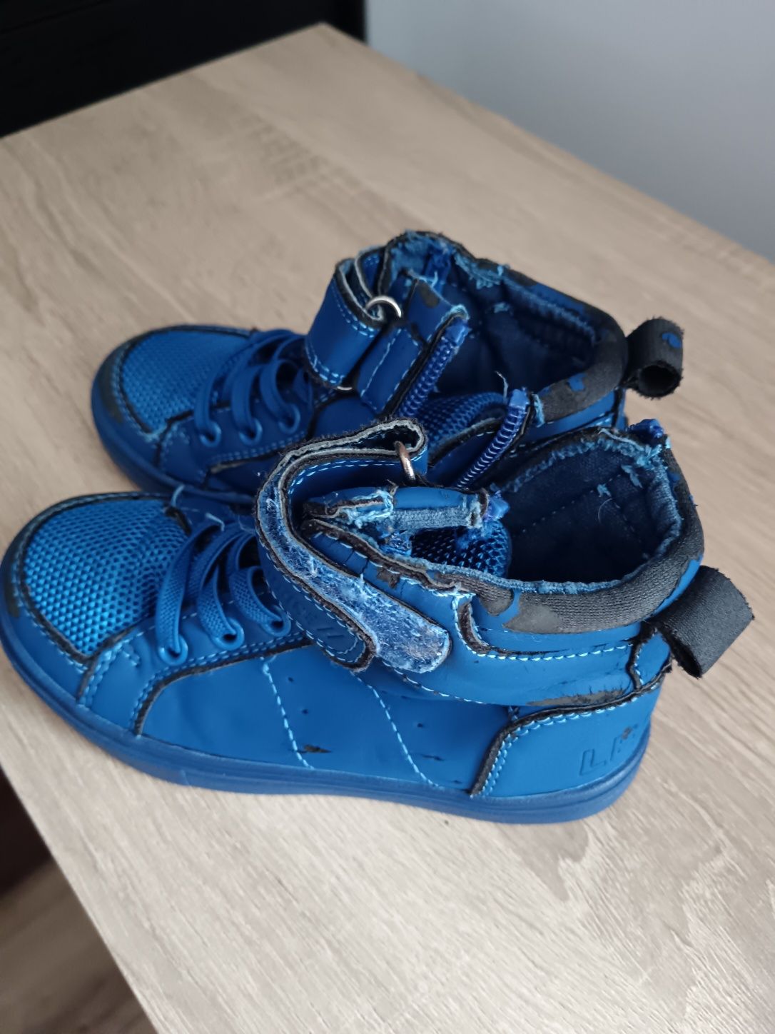 Buty dla chłopca Reserved r. 25