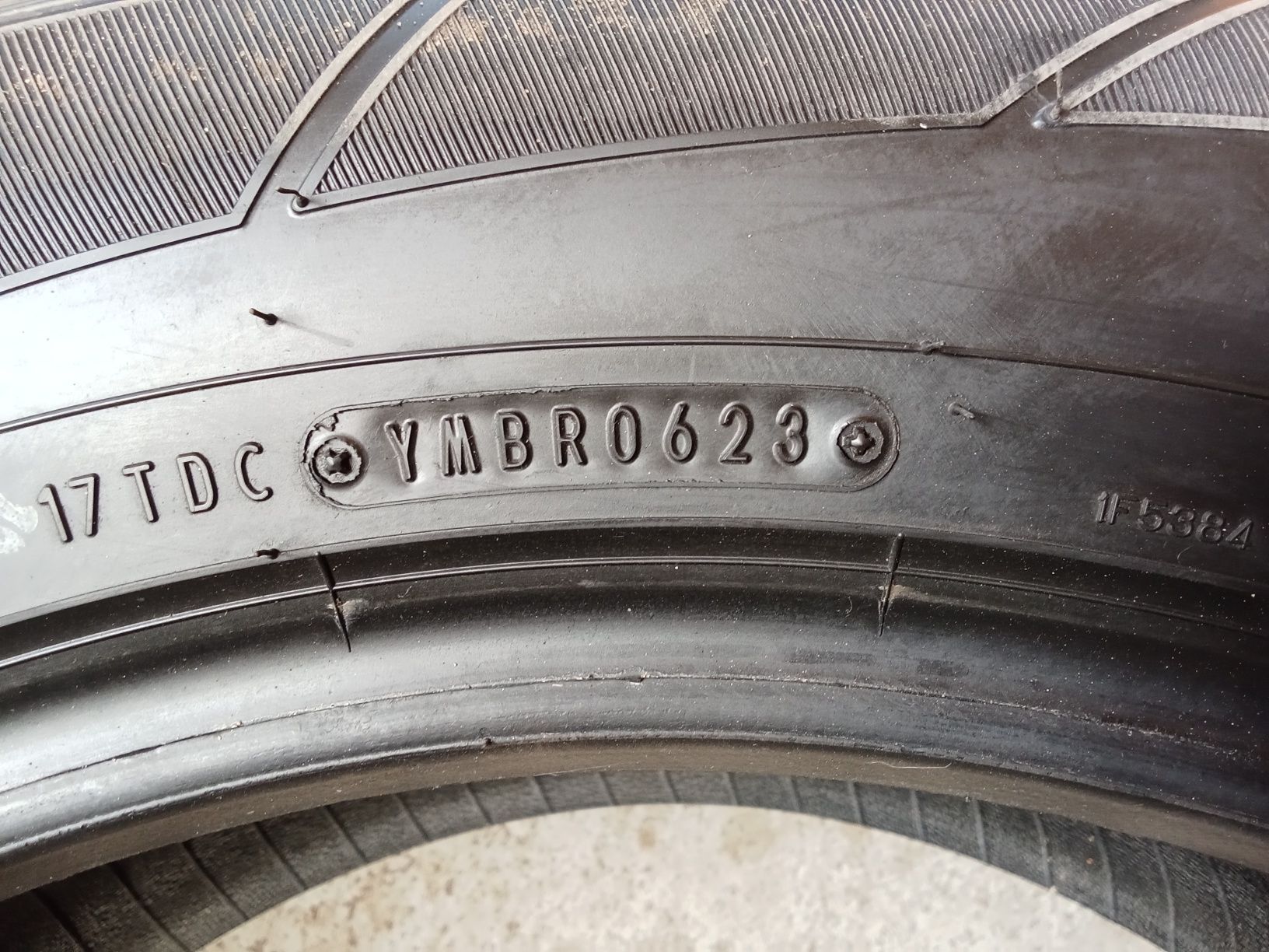 Sprzedam opony 235/60/18 nowe