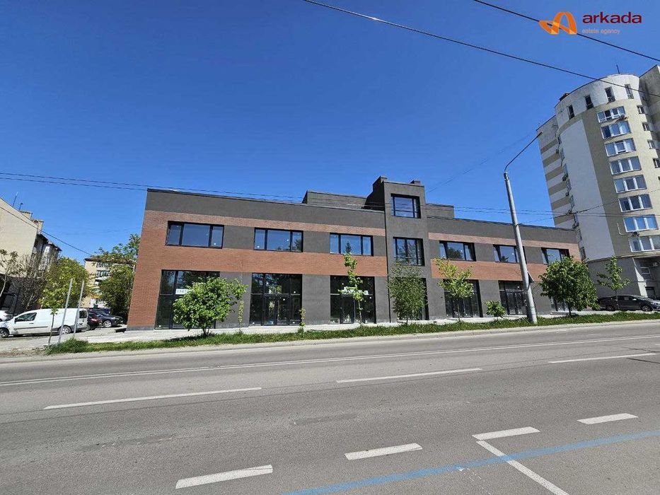 Унікальне комерційне приміщення з терасою  ,вигляд на міське озеро