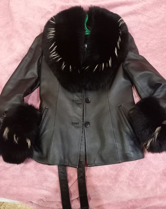 Кожаная женская куртка М