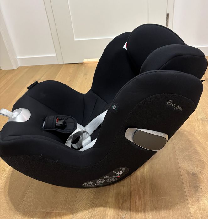Fotelik samochody Cybex Sirona Z2 z bazą.