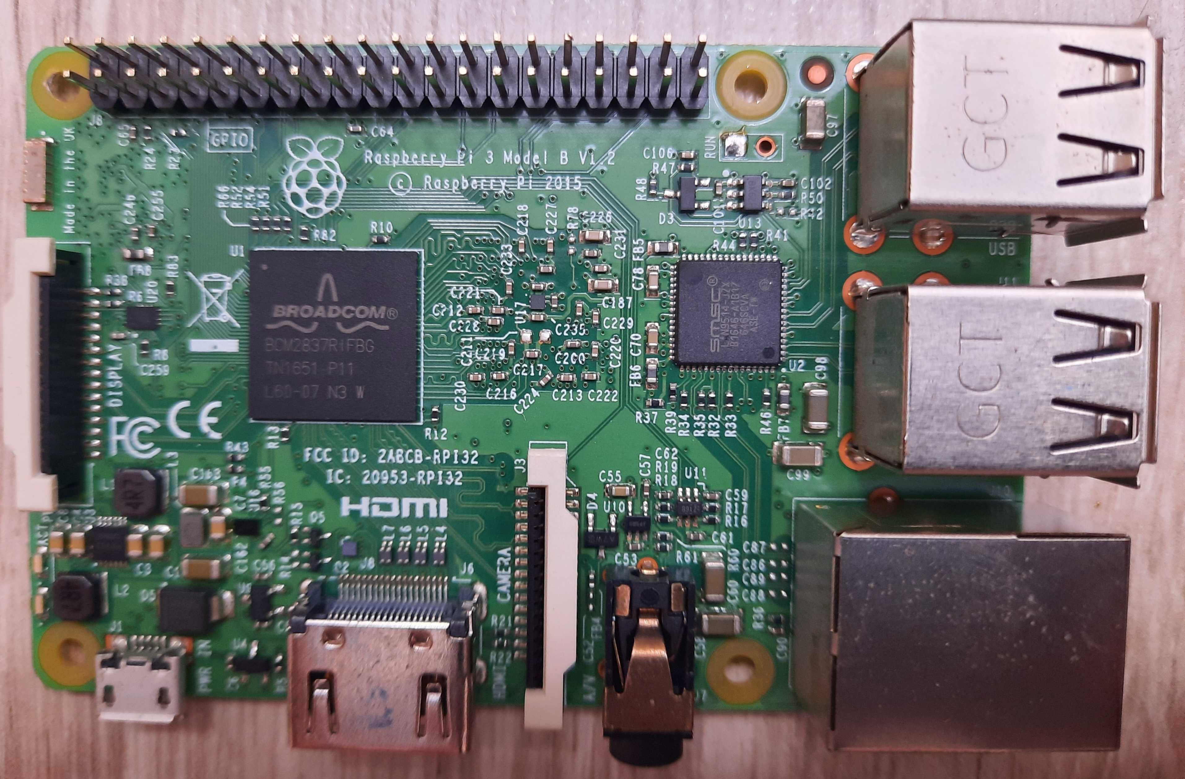 Mini komputer Raspberry Pi 3 + monitor 10 cali + moduł przekaźników