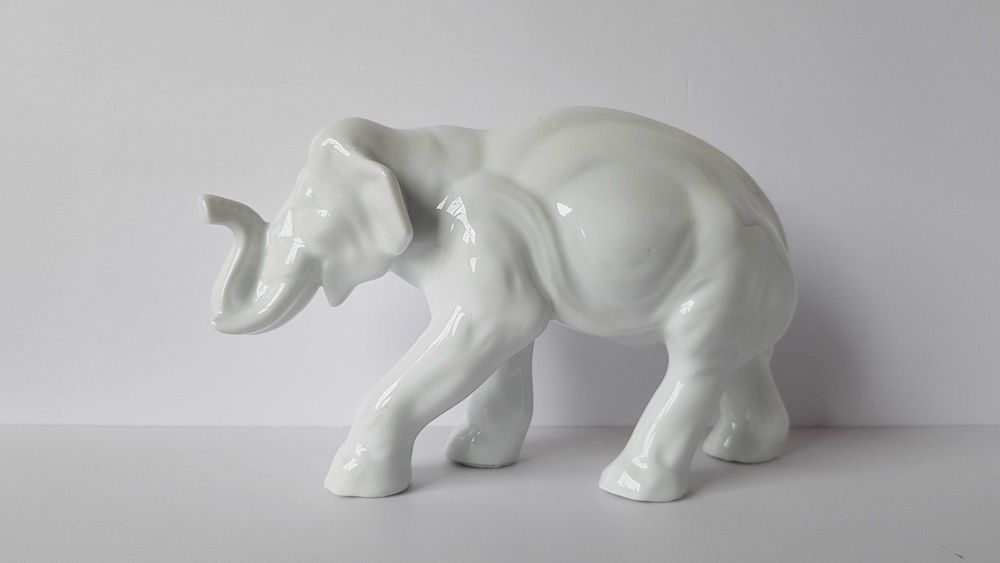 Sygnowana porcelanowa figurka Słonia, Słoń, Bogucice, porcelana PRL