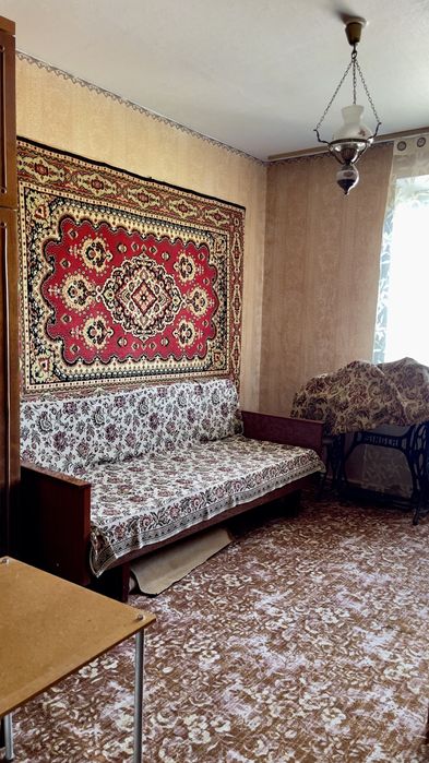 Продається трикімнатна квартира