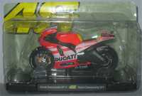 Ducati Desmosedici GP11 - MotoGP 2011 - Valentino Rossi (Escala 1/18)