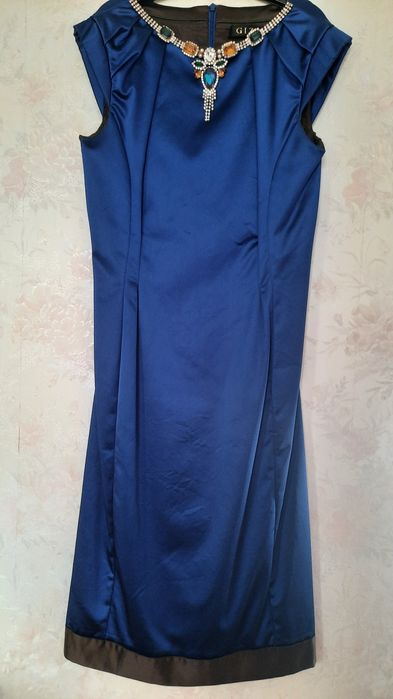 Платье нарядное 36р.