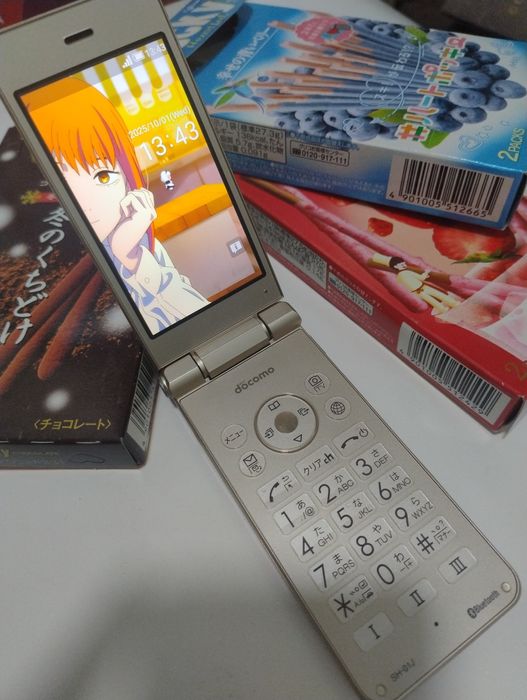 Docomo Sharp AQUOS. Телефон раскладушка из Японии. Аниме телефон.