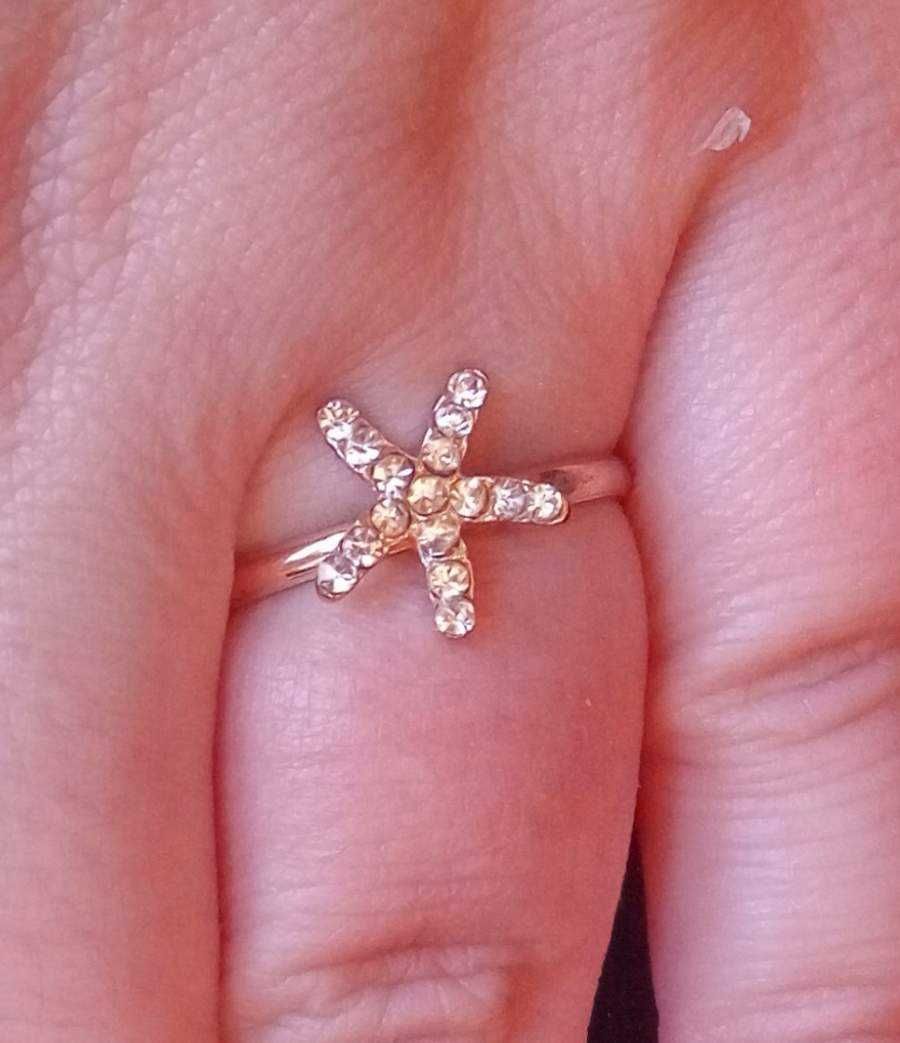 Anel Estrela Dourada com Brilhantes