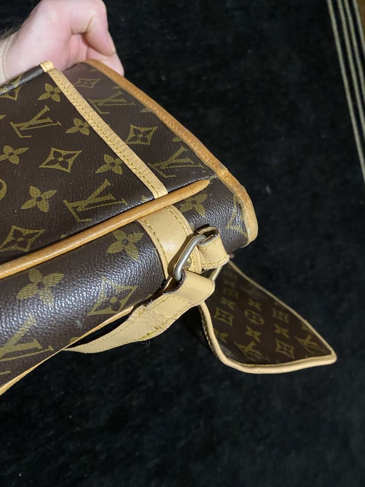 Louis Vuitton Monogram Messenger Bag