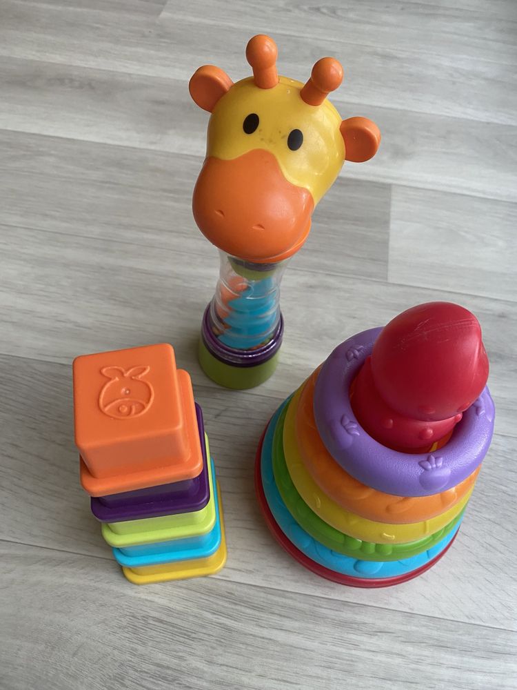 Brinquedo didático bebé pirâmide, formas e torre chocalho girafa