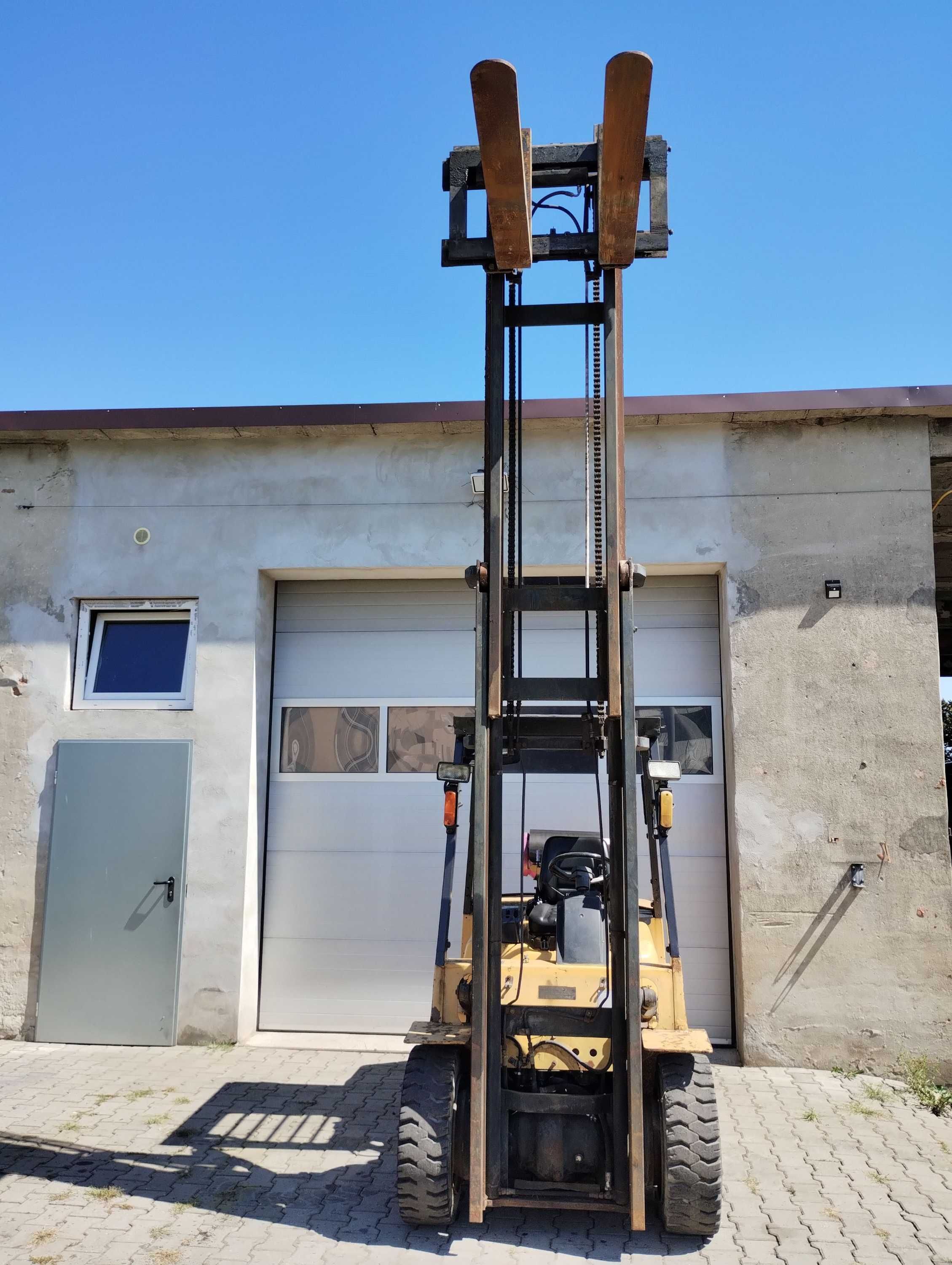 Wózek widłowy Caterpillar GP 35 A o udźwigu 3,5 t