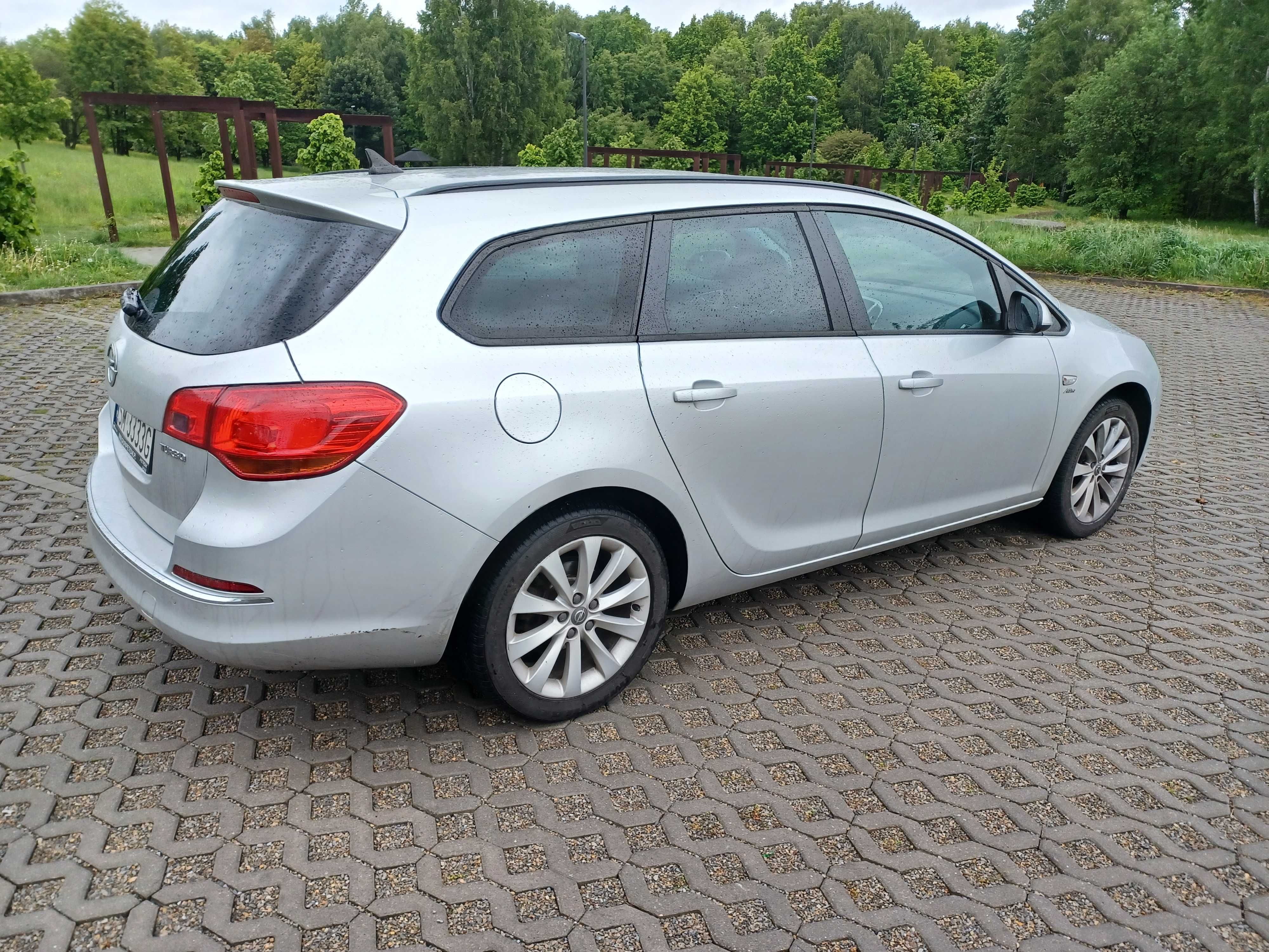 Opel Astra / GAZ / NAVI / PDC przód - tył / Klimatyzacja dwustrefowa