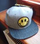 Nowa czapka z daszkiem Smiley World Buźka