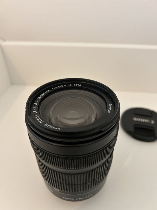 Canon 700D com lente 18-135