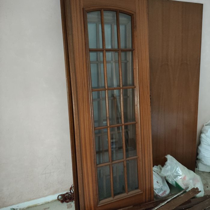 Portas interiores de madeira cor mogno