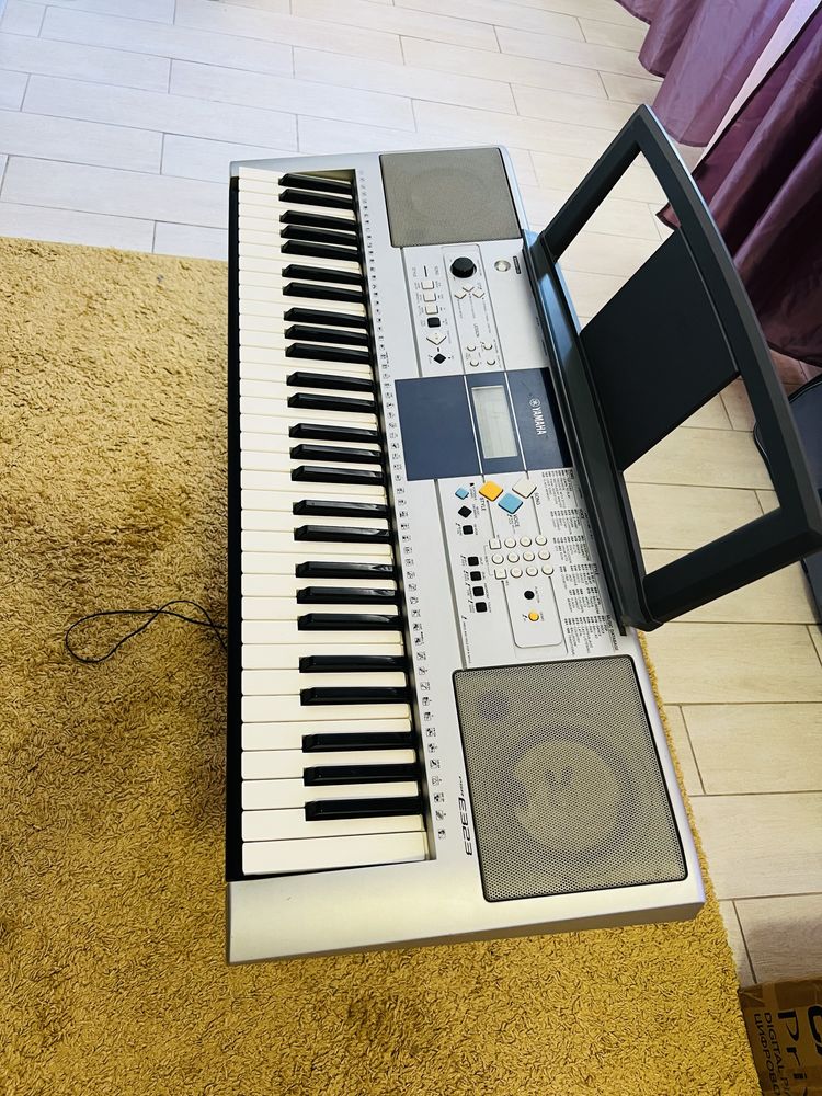 Yamaha E 323 Офіціал.