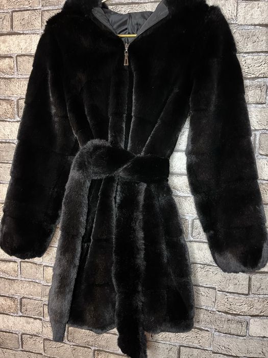 Шубка зі штучного хутра , застібка блискавка, каптур не відстібається