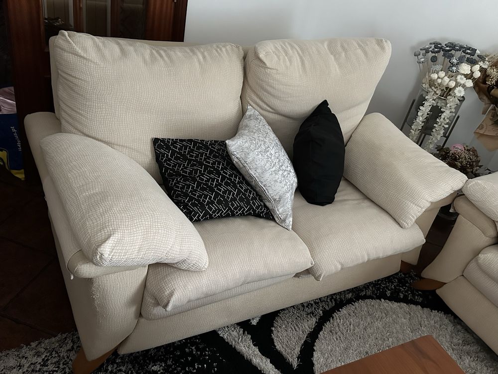 Vendo dois sofas em otimo estado