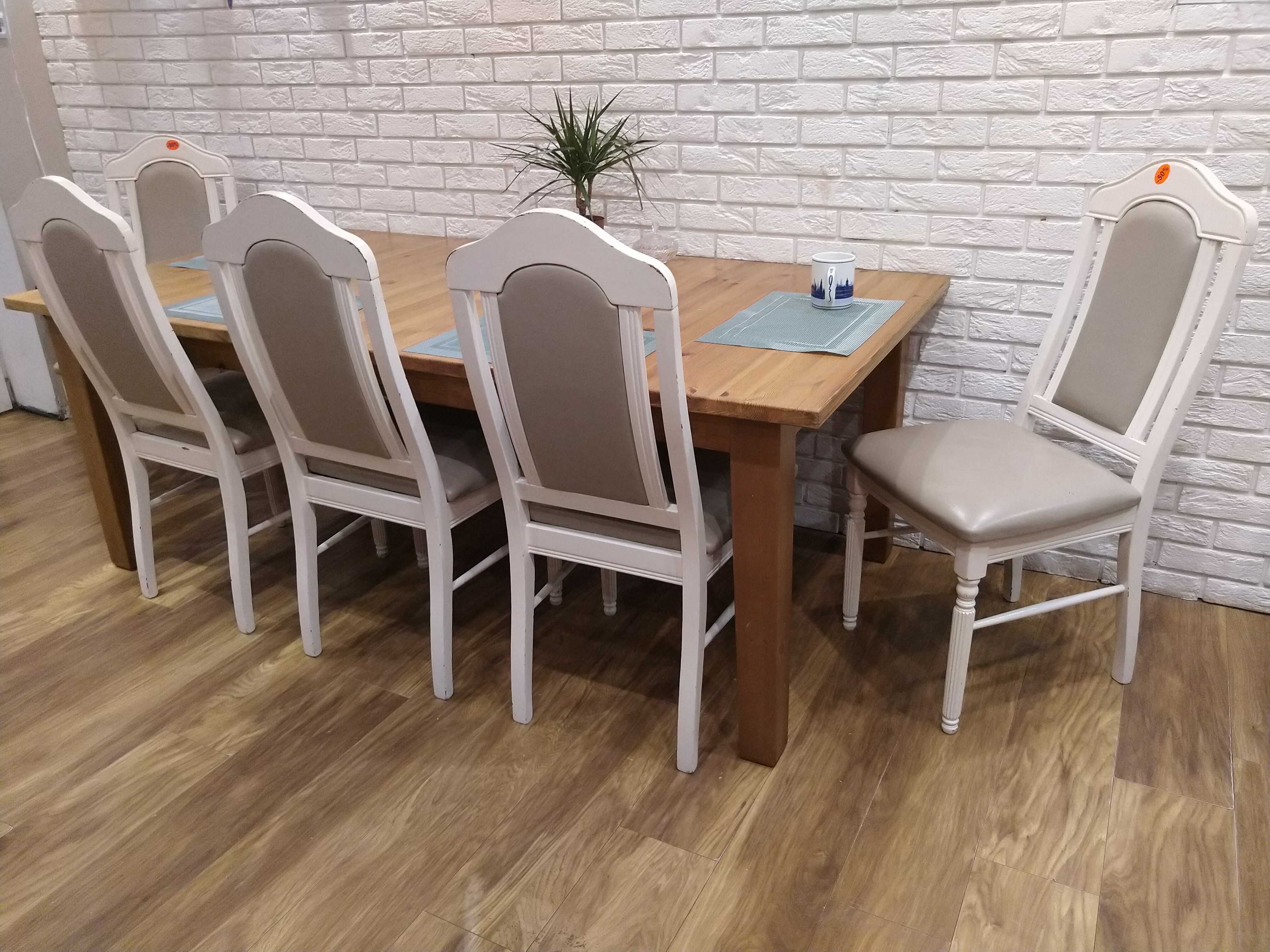 Zestaw  drewniany stół plus 5 krzeseł