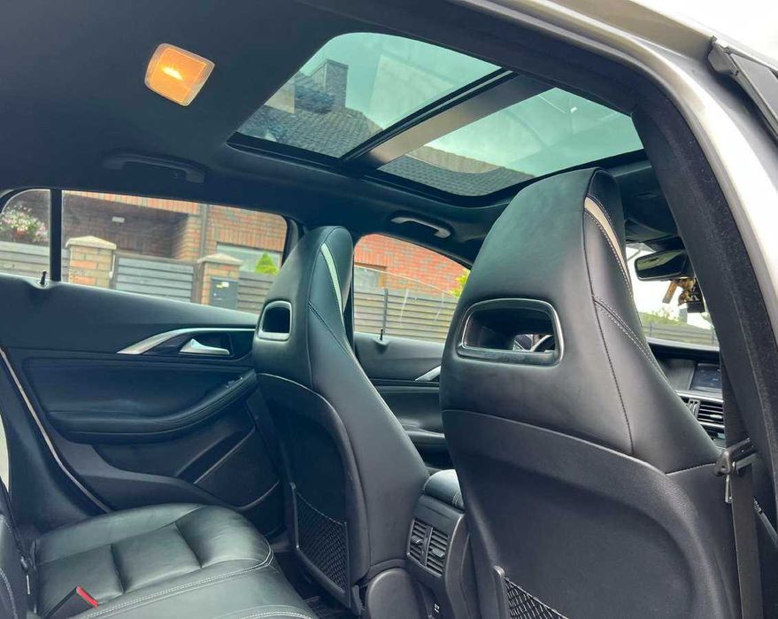 Infiniti QX30 2017 року